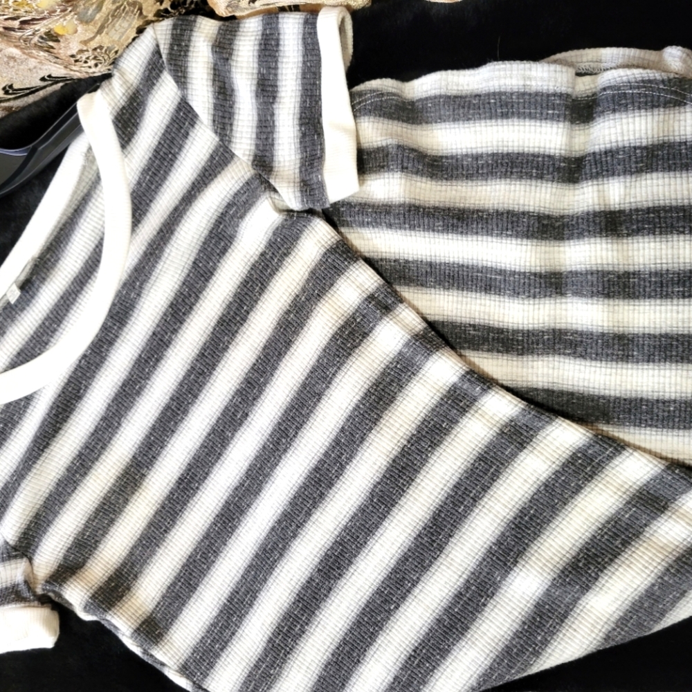 Charlotte Russe - Bodycon, Over-Sized T-Shirt Styled Mini Dress / Size Small - Picture 5 of 8
